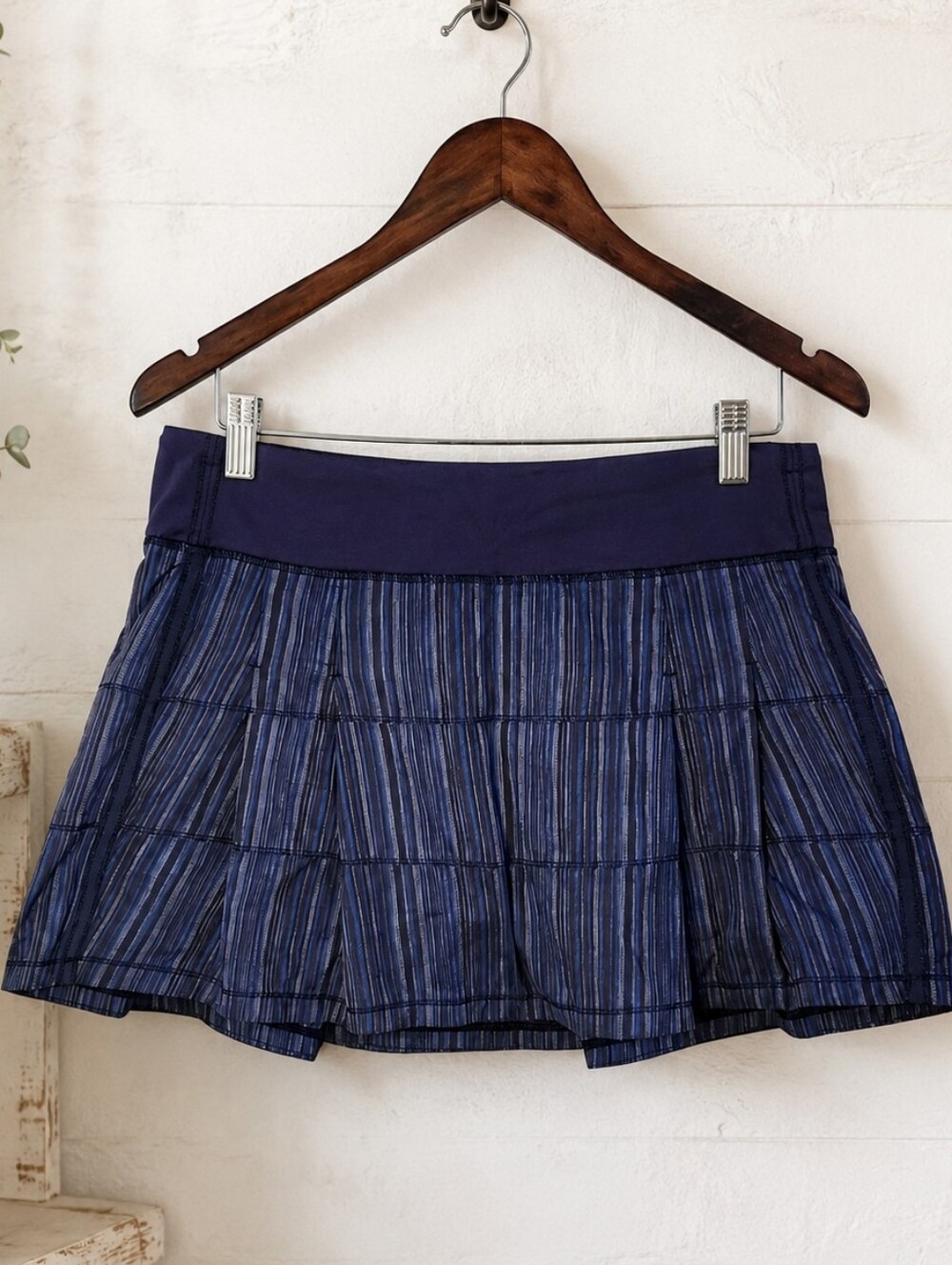 Lululemon Pleated Skirt – Size 8